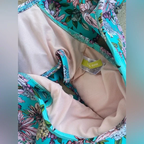 GB Flower Power Double Ruffle Bikini Swimsuit Set, Size Medium - Picture 3 of 5